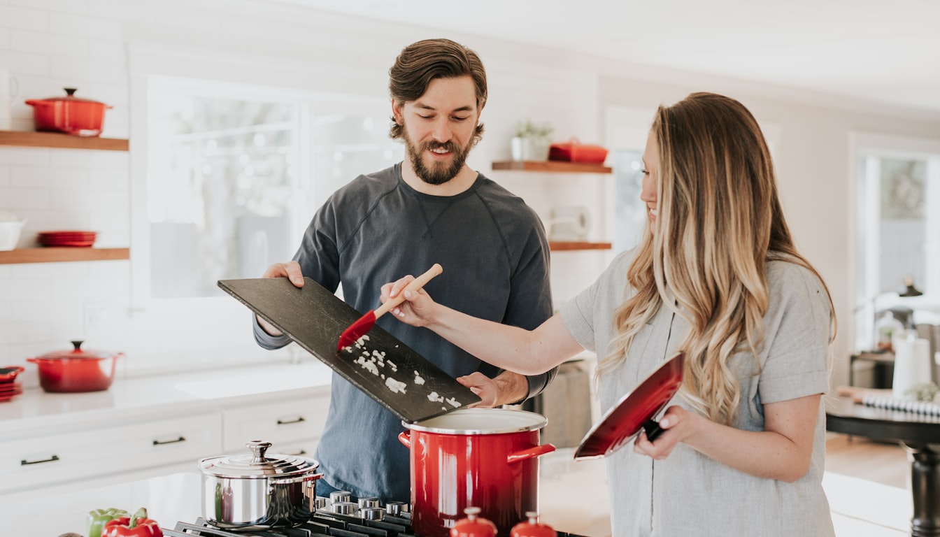 Cuisine moderne avec crédence en carreaux de ciment bleus et blancs